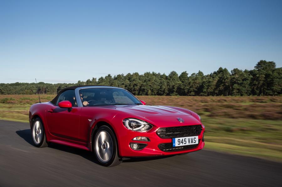  Fiat 124 Spider  2016 года  (UK) (фото 2 из 37)